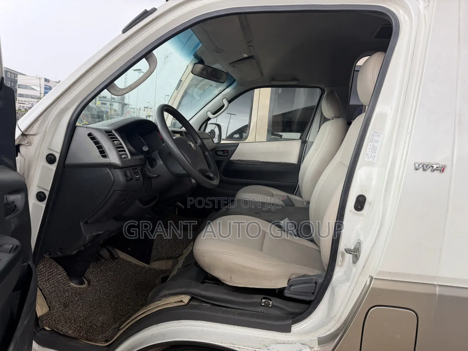Toyota HiAce 2016 Gold