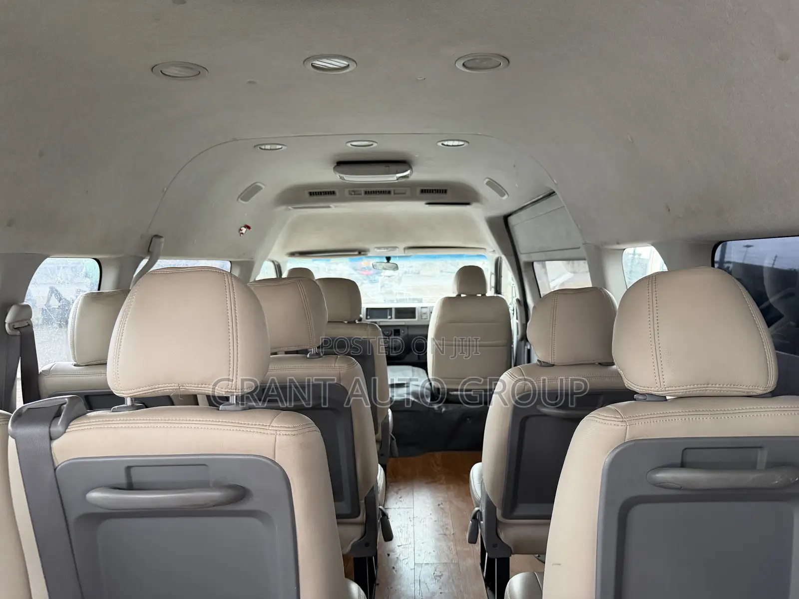 Toyota HiAce 2016 Gold