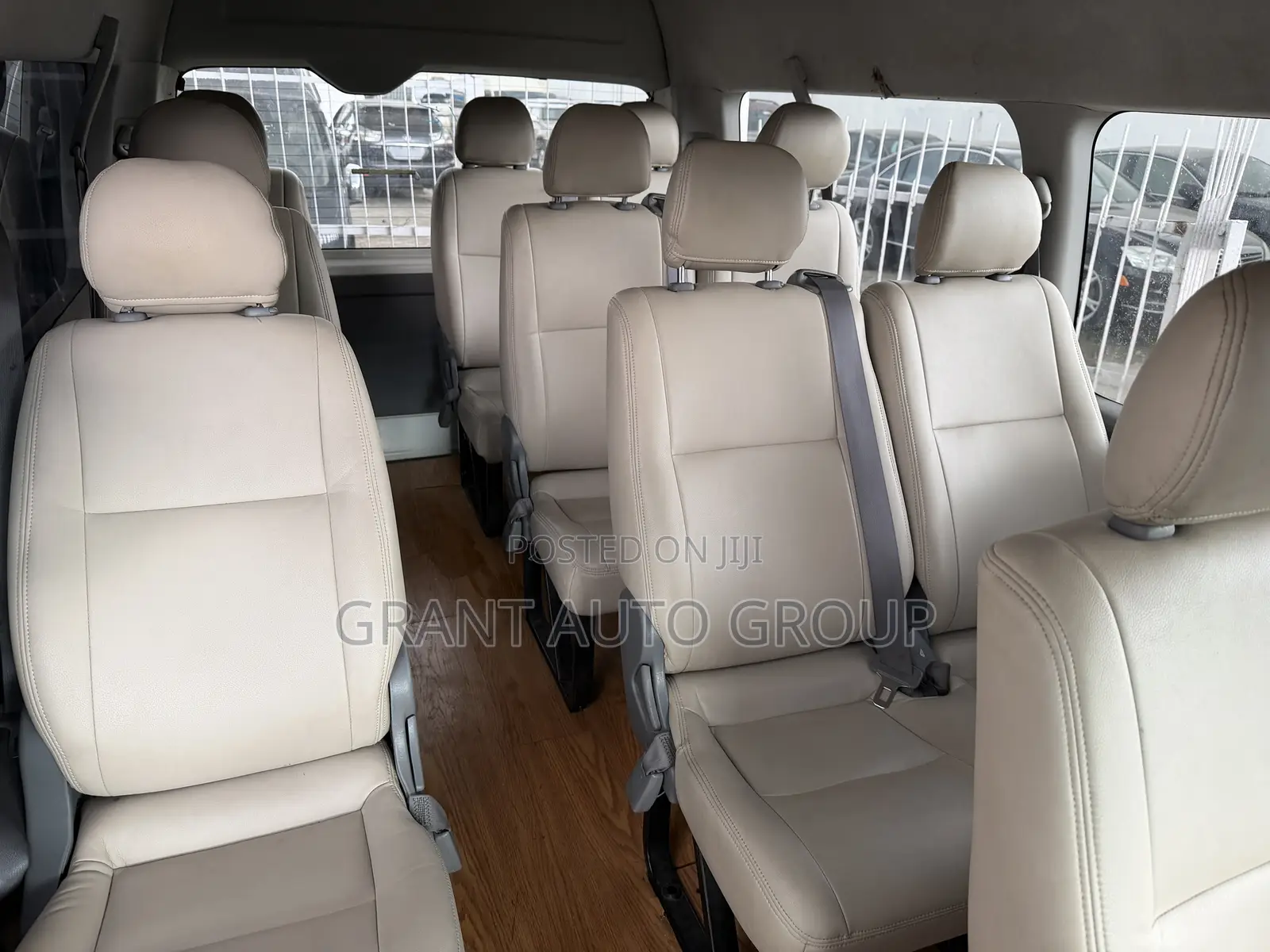 Toyota HiAce 2016 Gold