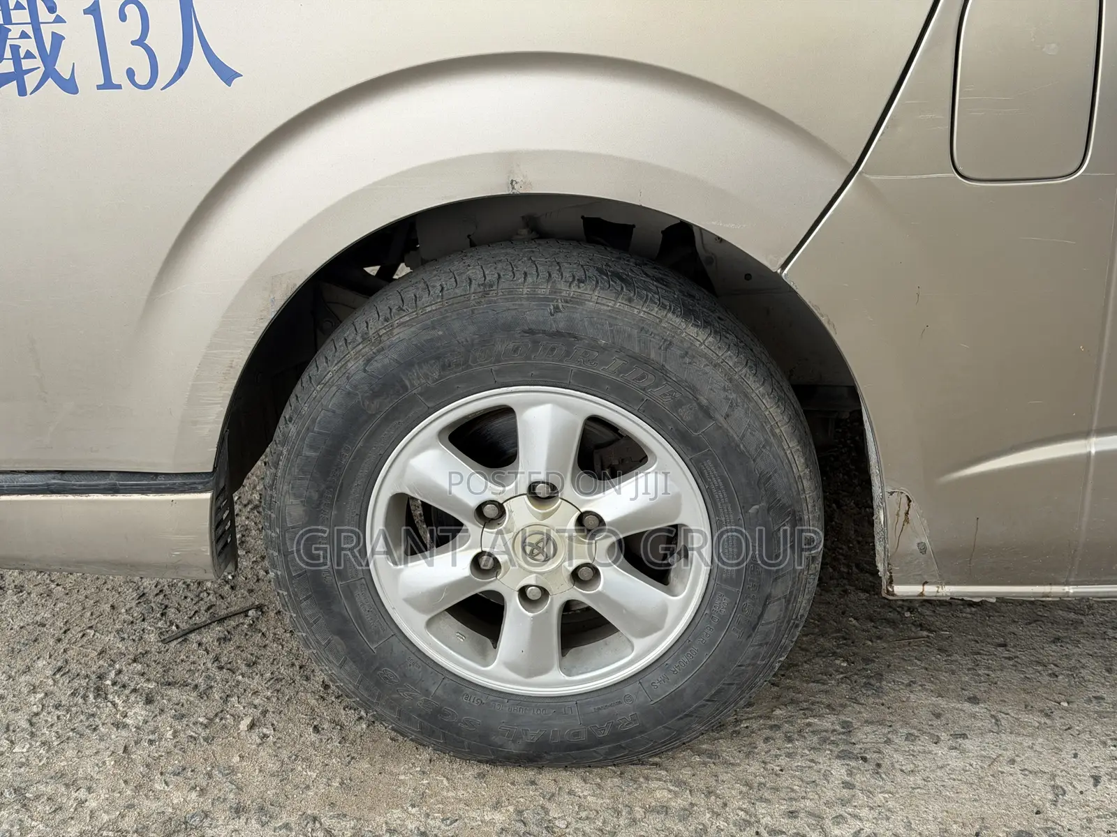 Toyota HiAce 2016 Gold