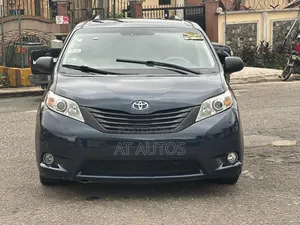Toyota Sienna LE 8 Passenger 2010 Blue