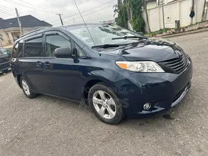Toyota Sienna LE 8 Passenger 2010 Blue