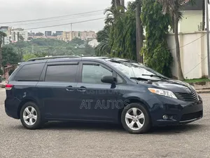Toyota Sienna LE 8 Passenger 2010 Blue