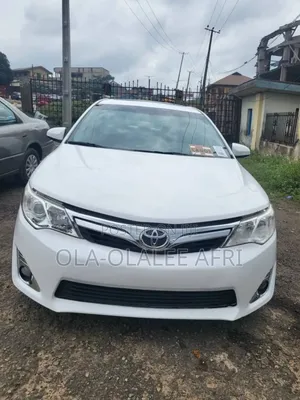 Toyota Camry XLE 4dr Sedan (2.5L 4cyl 6A) 2013 White