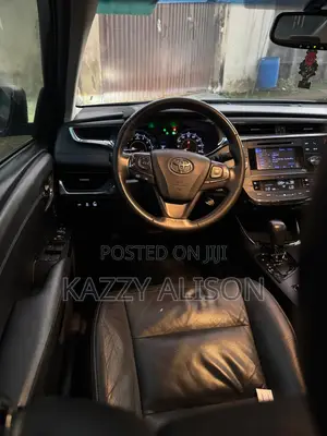 Toyota Avalon XLE Premium Sedan FWD (3.5L 6cyl 6A) 2013 White