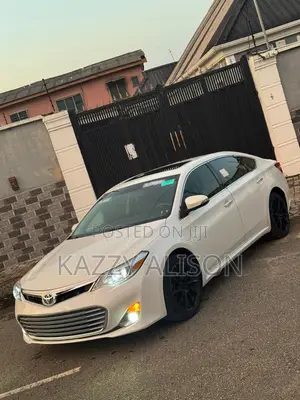 Toyota Avalon XLE Premium Sedan FWD (3.5L 6cyl 6A) 2013 White
