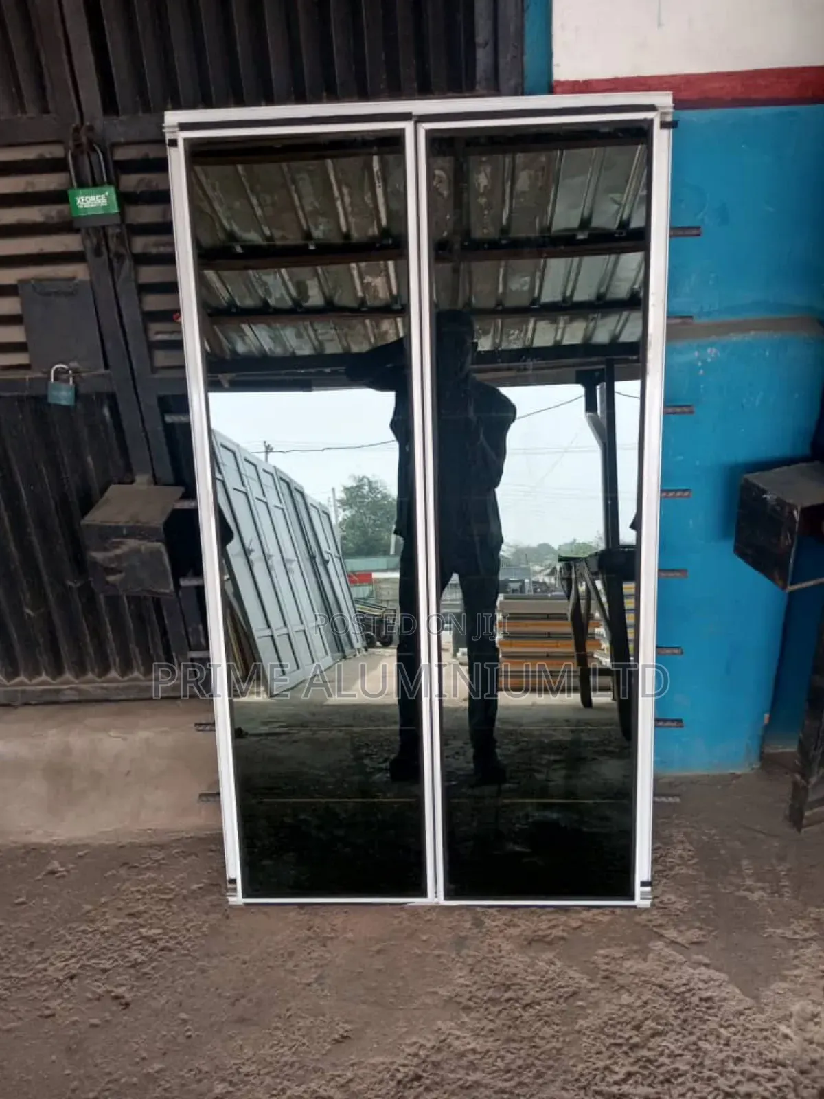 Prime Frameless Window With Protector