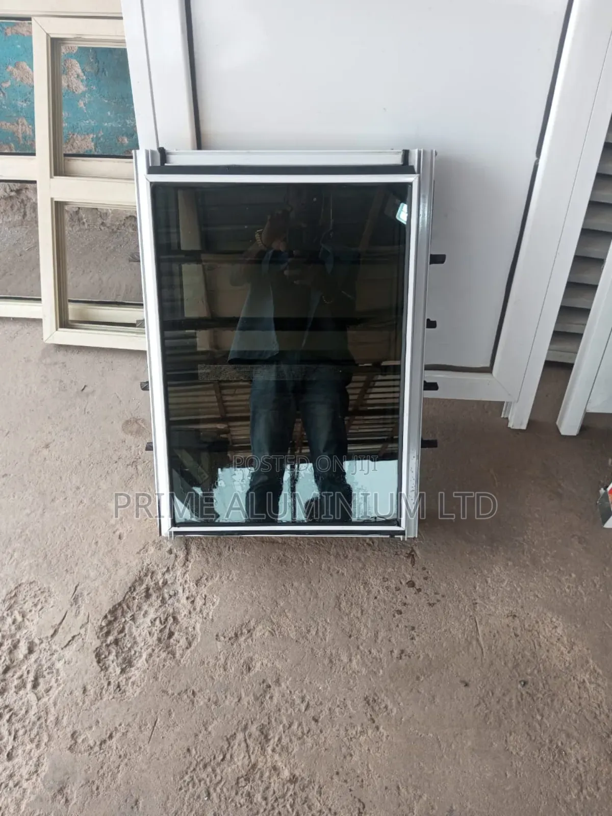 Prime Frameless Window With Protector