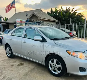 Toyota Corolla LE 4dr Sedan (1.8L 4cyl 4A) 2010 Silver