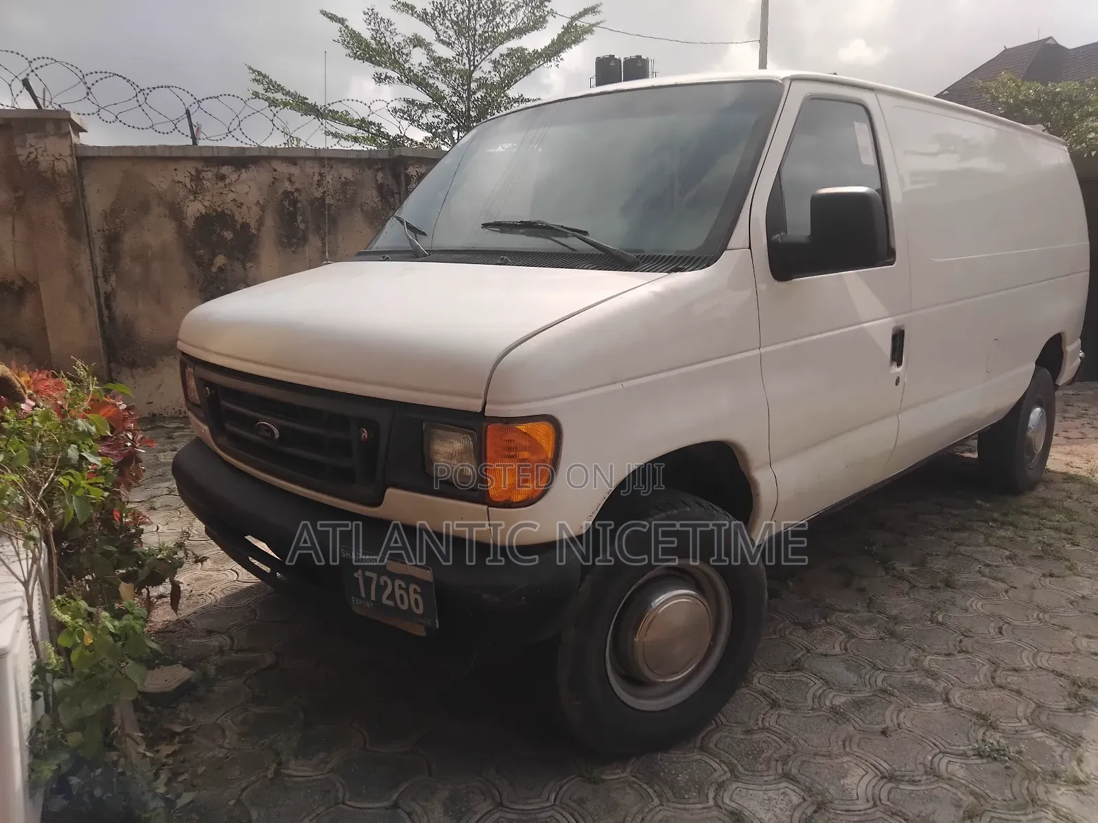 Ford E350 2006 White