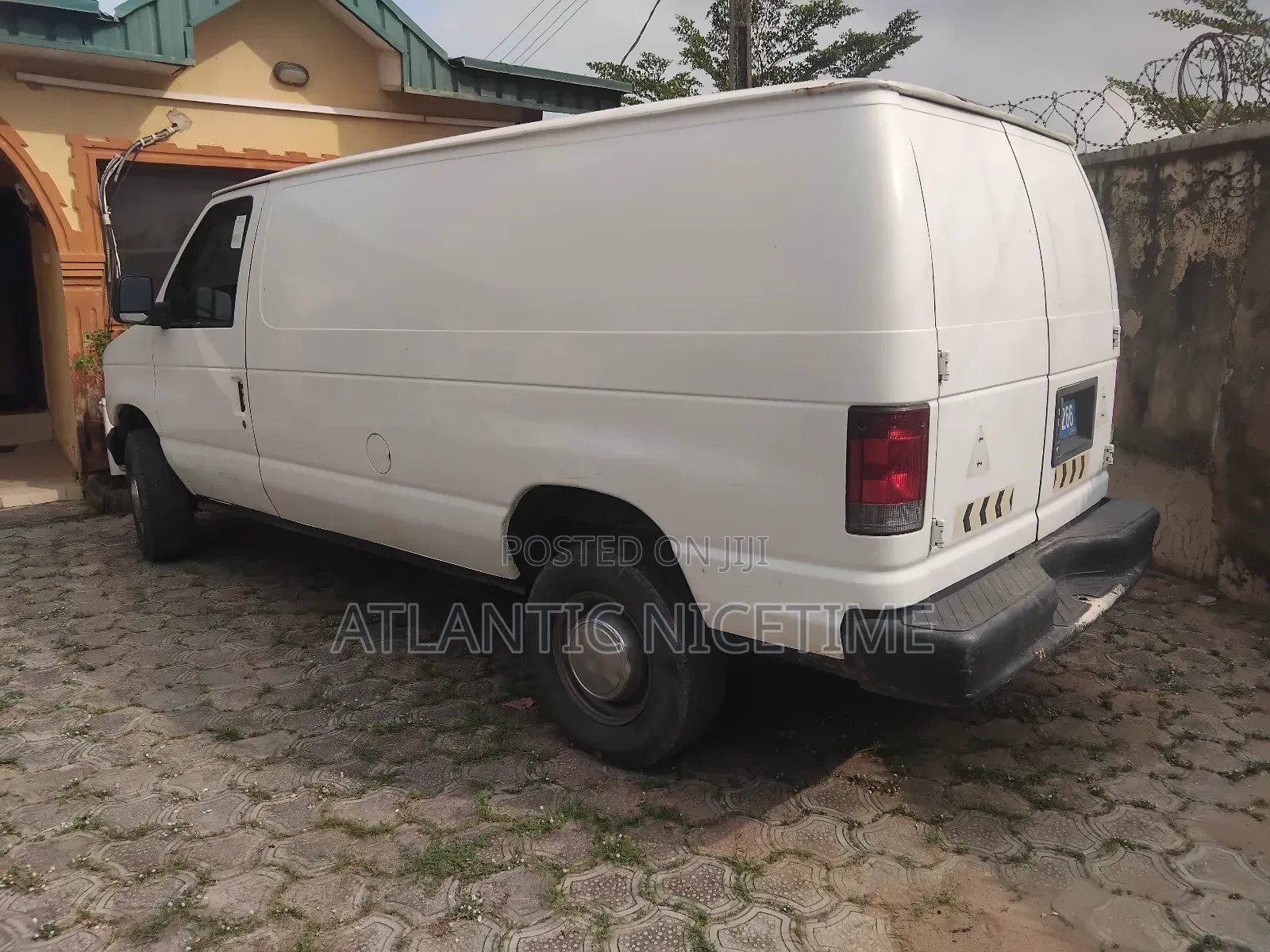 Ford E350 2006 White