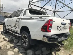 Toyota Hilux 2019 White