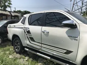 Toyota Hilux 2019 White