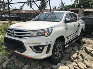 Toyota Hilux 2019 White
