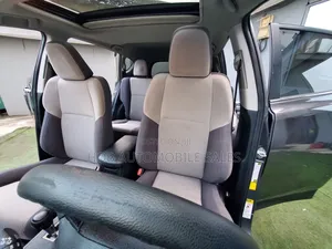 Toyota RAV4 XLE 4dr SUV AWD (2.5L 4cyl 6A) 2014 Gray