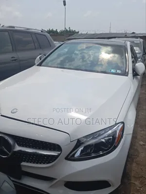 Mercedes-Benz C300 Luxury 4dr AWD 4Matic Sedan (2.0L 4cyl 7A) 2015