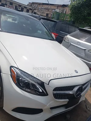 Mercedes-Benz C300 Luxury 4dr AWD 4Matic Sedan (2.0L 4cyl 7A) 2015