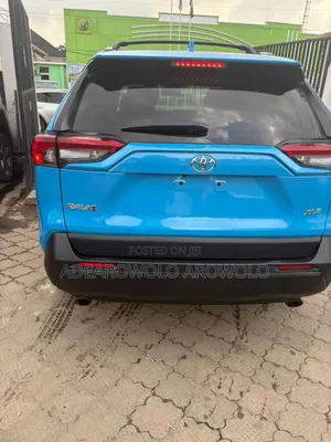 Toyota RAV4 XLE AWD 2019 Blue