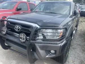 Toyota Tacoma V6 4dr Double Cab 4WD 5.0 ft. SB (4.0L 6cyl 5A) 2015 Gray
