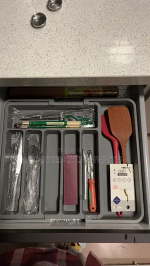 Expandable Cutlery Tray / Organizer