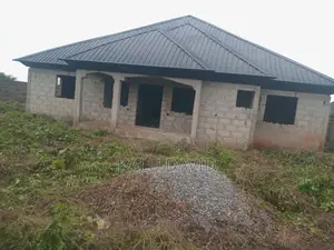 7bdrm Bungalow in Nabu, Oko Afo for sale