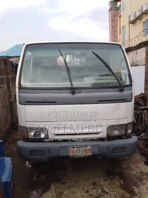 Nissan Cabstar Diesel Engine Four Tyres Truck