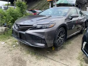 Toyota Camry SE 2022 Brown
