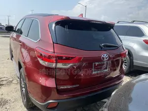Toyota Highlander Limited Platinum V6 4x2 (3.5L 6cyl 6A) 2016 Red