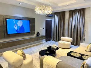 Luxury 3bedroom Apartment With Pool, Snooker and Ps5