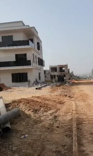 5bdrm Duplex in Guzape Main for sale