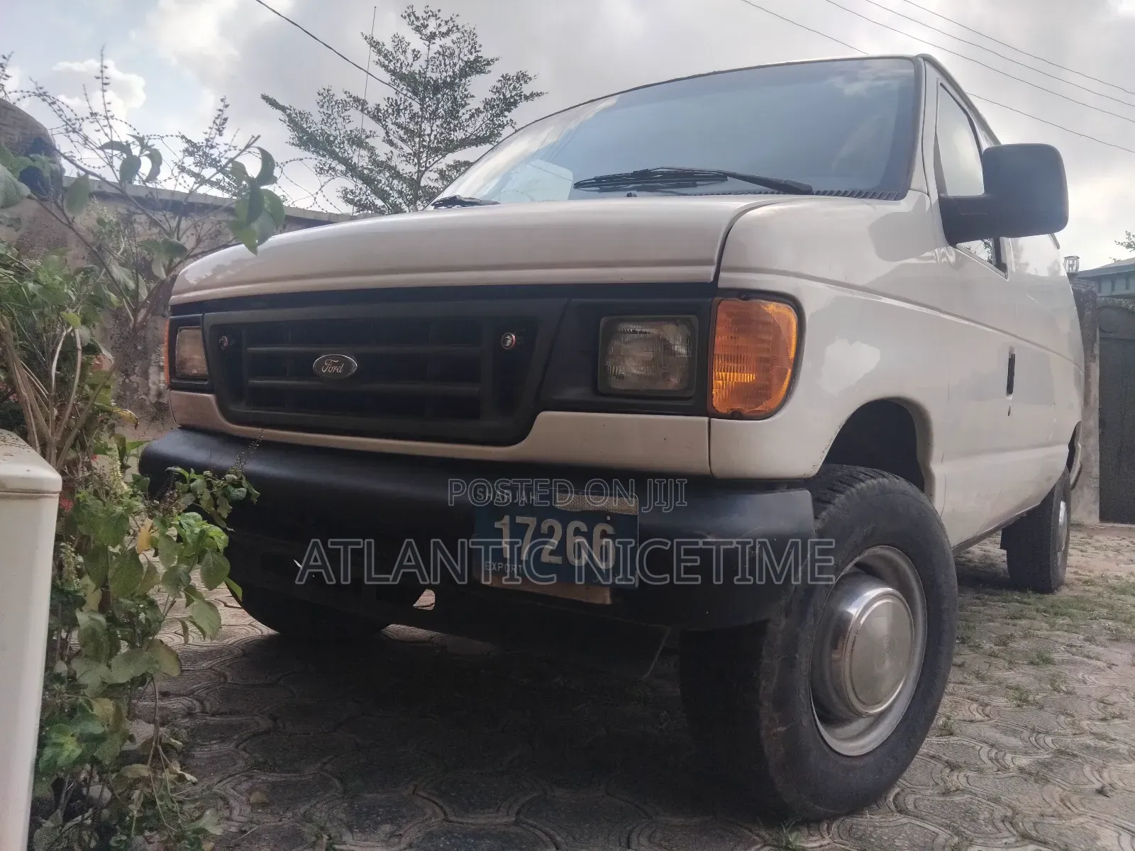 Ford E350 2006 White