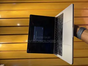 Laptop Apple MacBook Pro 2021 M1 32GB Apple M1 Max HDD+SSD 1T