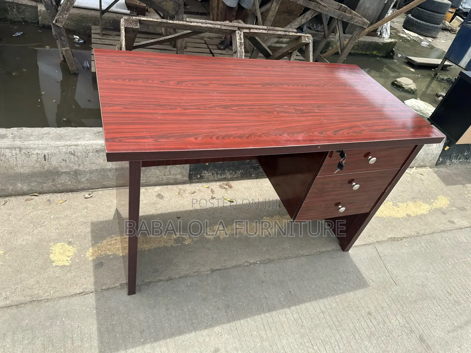 4 Feet Table