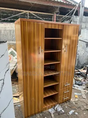 4/6 Feet Wardrobe With Middle Shoe Rack