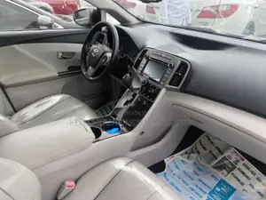 Toyota Venza XLE 4dr Wagon AWD (3.5L 6cyl 6A) 2015 Gray