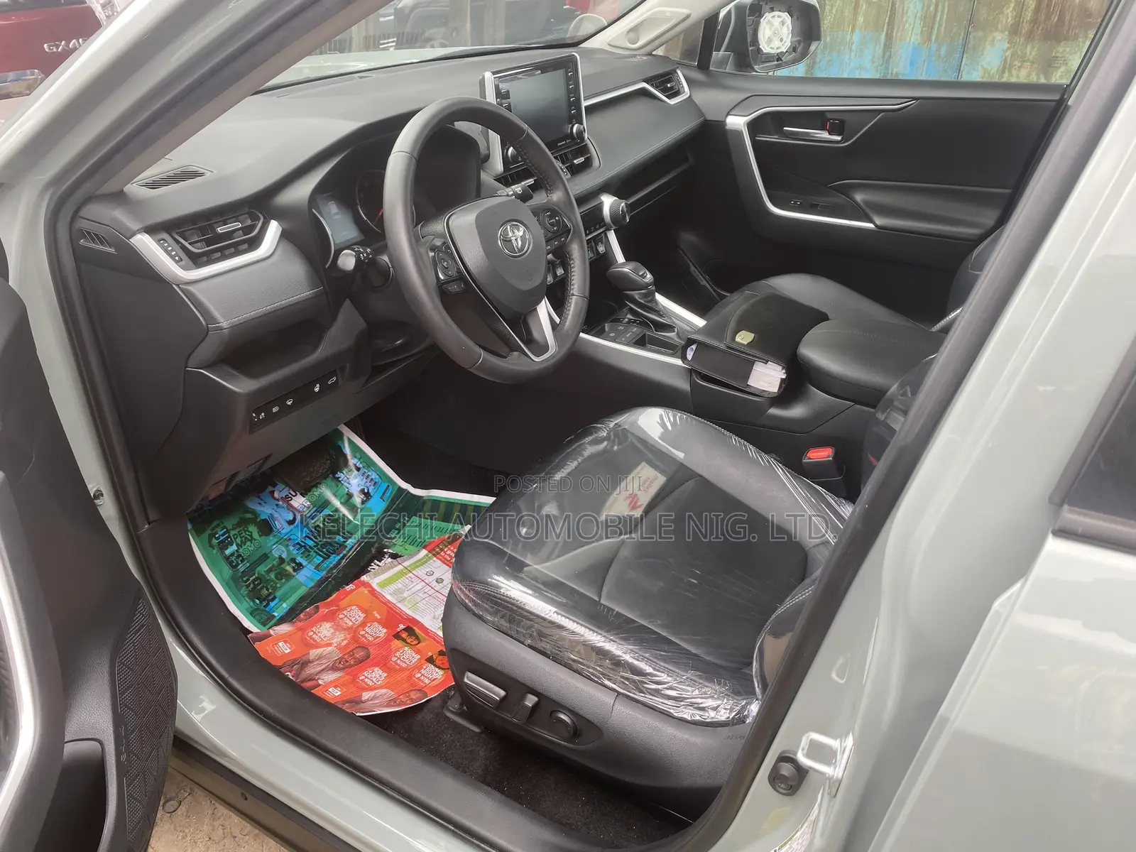 Toyota RAV4 XLE 2021 Gray