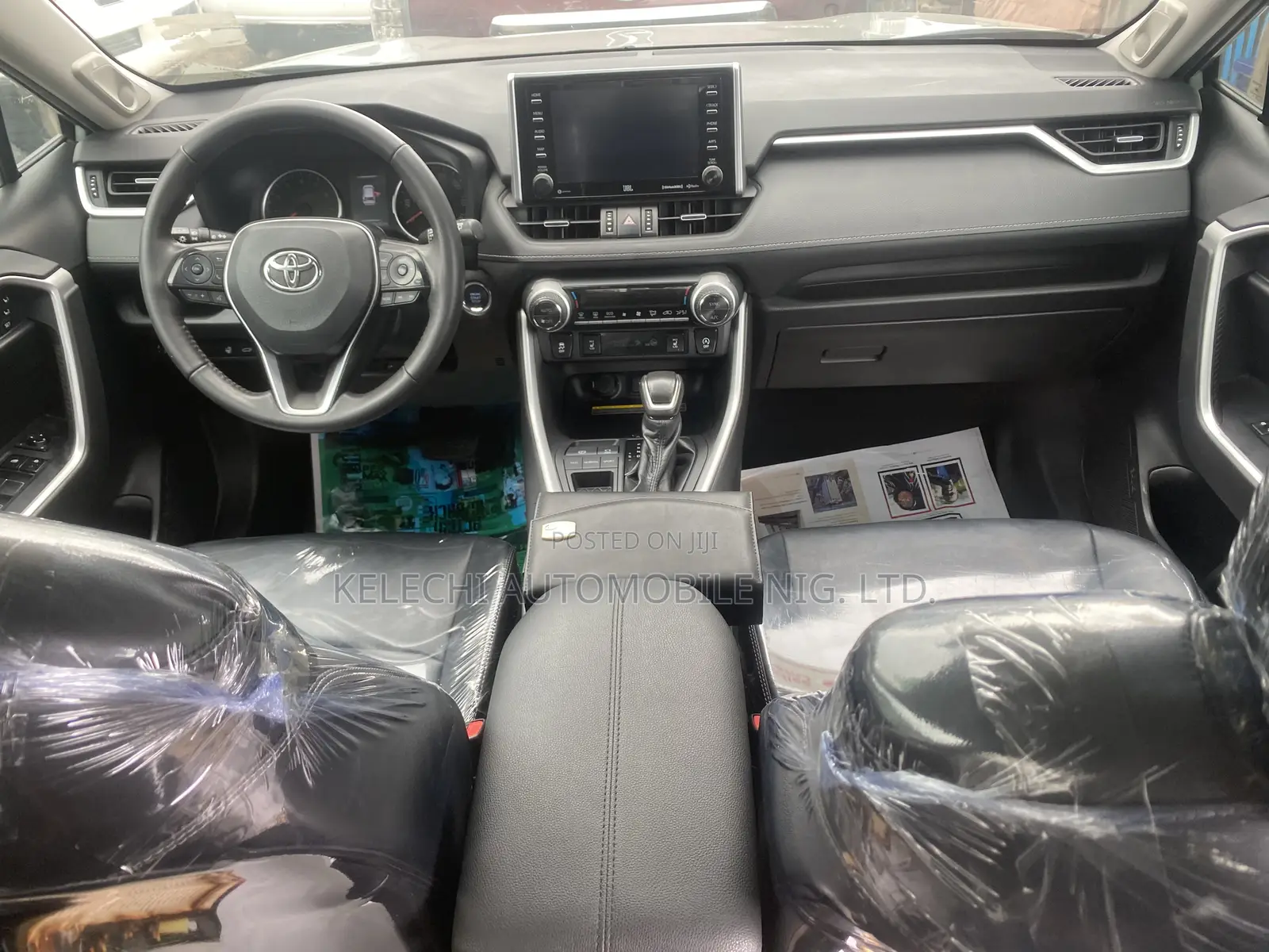 Toyota RAV4 XLE 2021 Gray