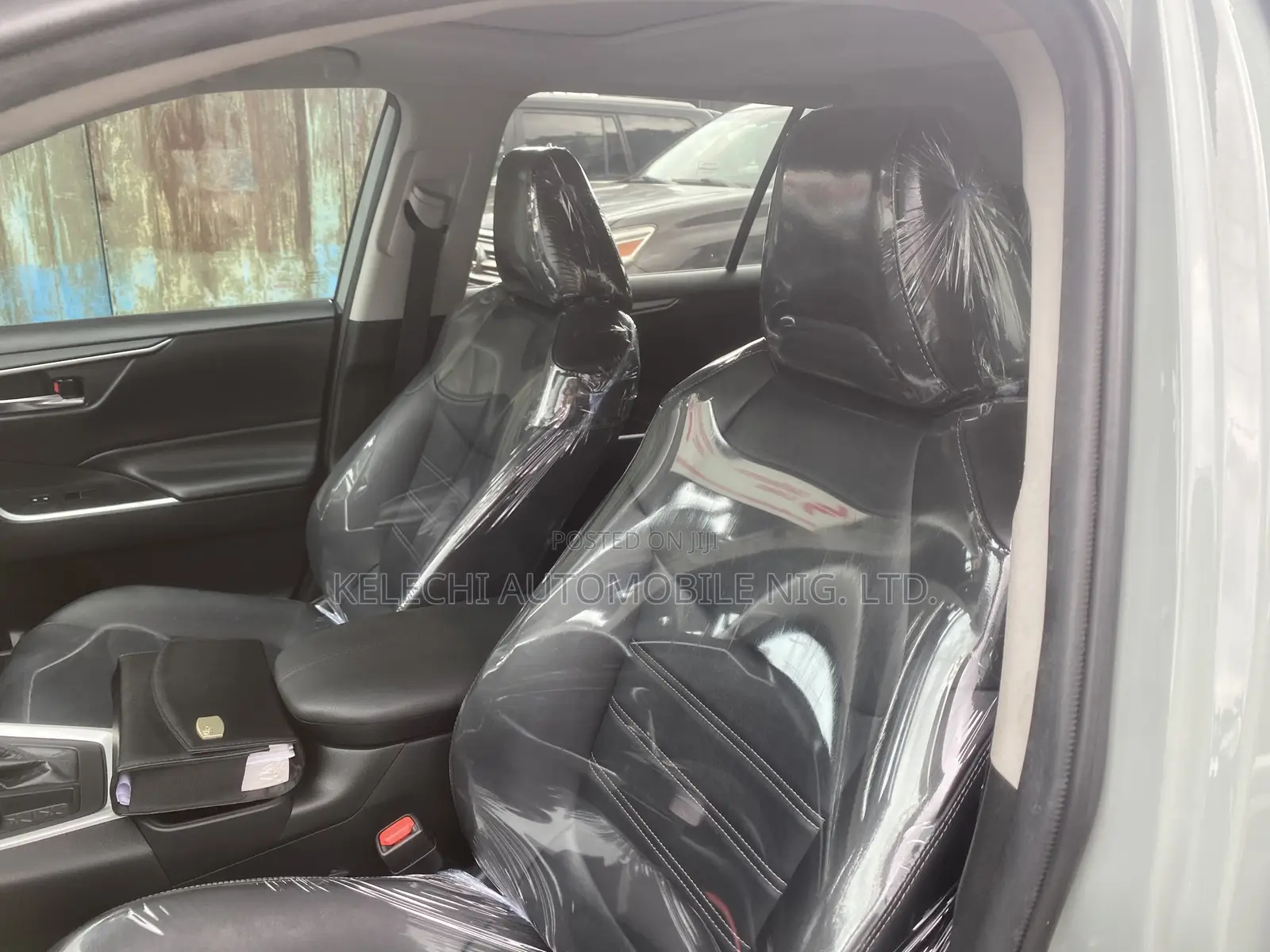Toyota RAV4 XLE 2021 Gray