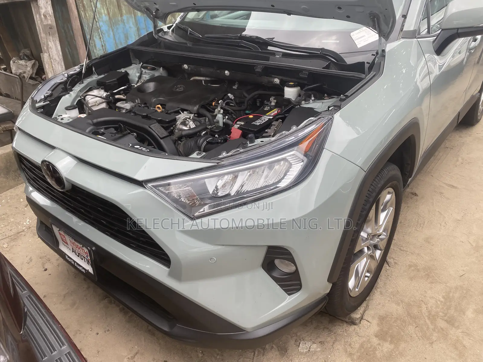Toyota RAV4 XLE 2021 Gray