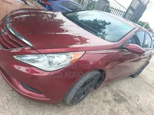 Hyundai Sonata SE 2.0T Sedan FWD (2.0L 4cyl 6A) 2011 Red