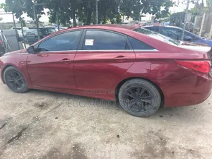 Hyundai Sonata SE 2.0T Sedan FWD (2.0L 4cyl 6A) 2011 Red
