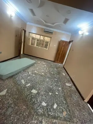 5bdrm House in Oluyole Estate for rent