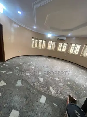 5bdrm House in Oluyole Estate for rent