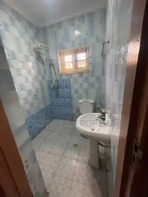 5bdrm House in Oluyole Estate for rent