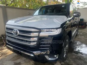 New Toyota Land Cruiser LC300 2025 Black