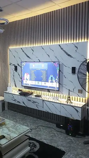 Simple Tv Console