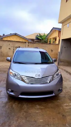 Toyota Sienna 2014 Silver