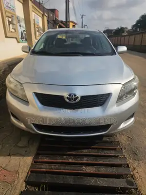 Toyota Corolla LE 4dr Sedan (1.8L 4cyl 4A) 2010 Silver
