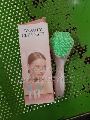 Manual Silicone Facial Cleansing Brush.