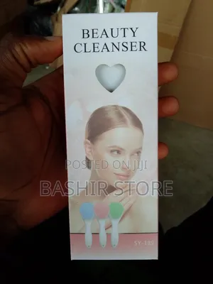 Manual Silicone Facial Cleansing Brush.